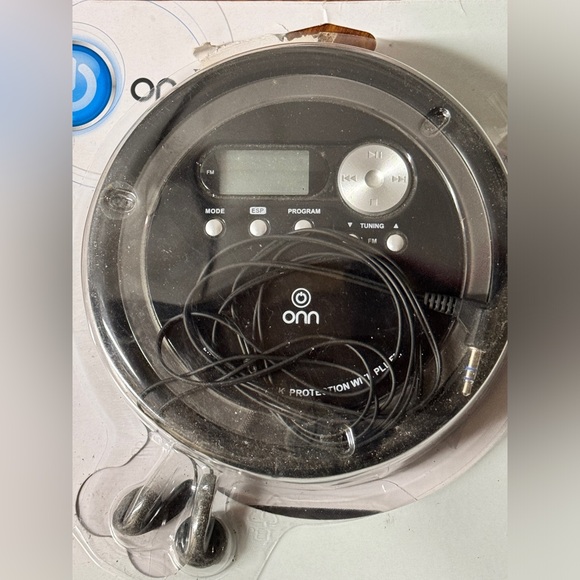 ONN Portable CD Player FM Radio Black ONB14AV202 - WORKS! New Opened Box - Picture 2 of 5